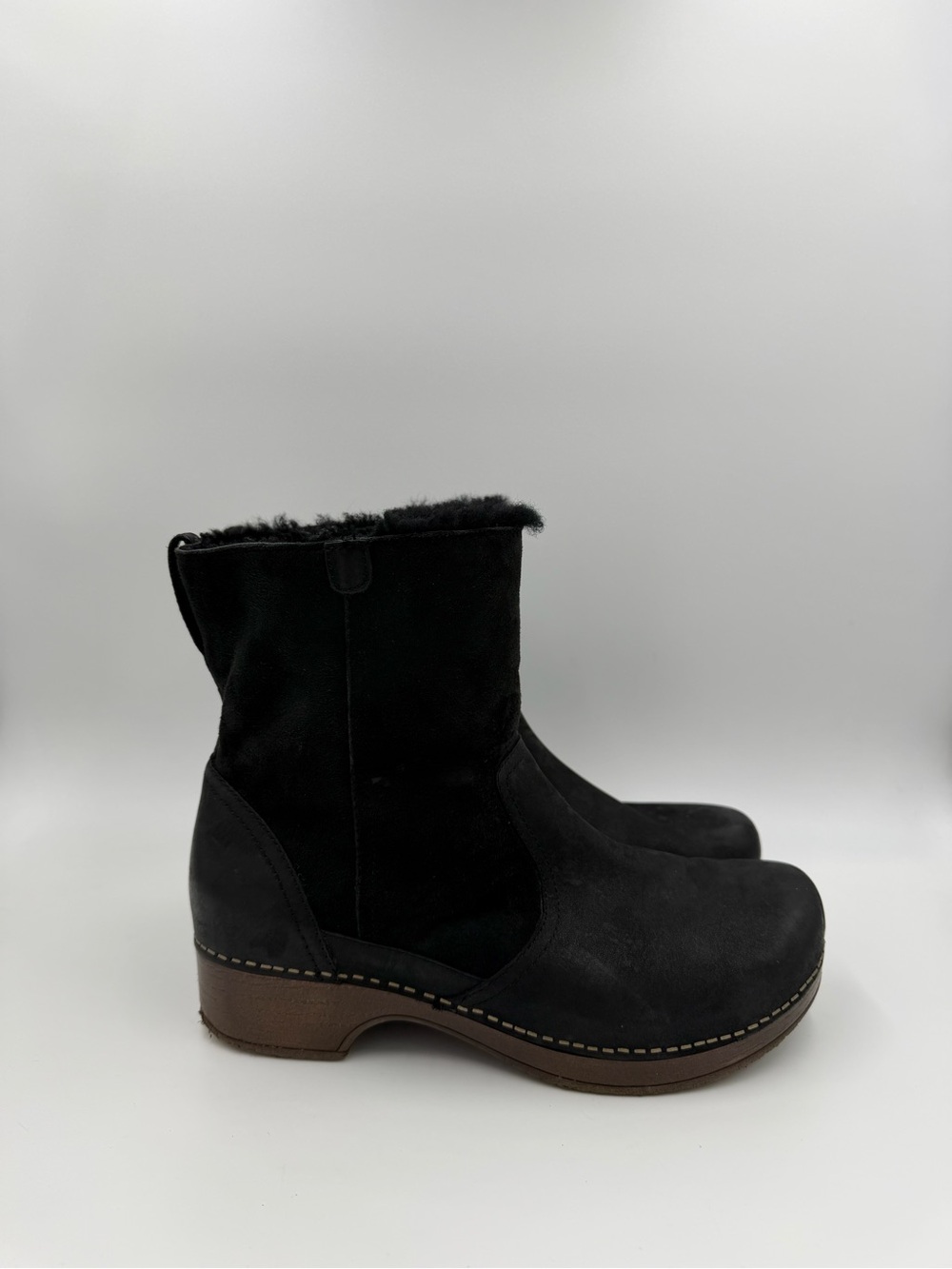 Dansko Bettie Boots Womens Black Nubuck Sherling Lined Fold Down US 8.5-9 EU 39